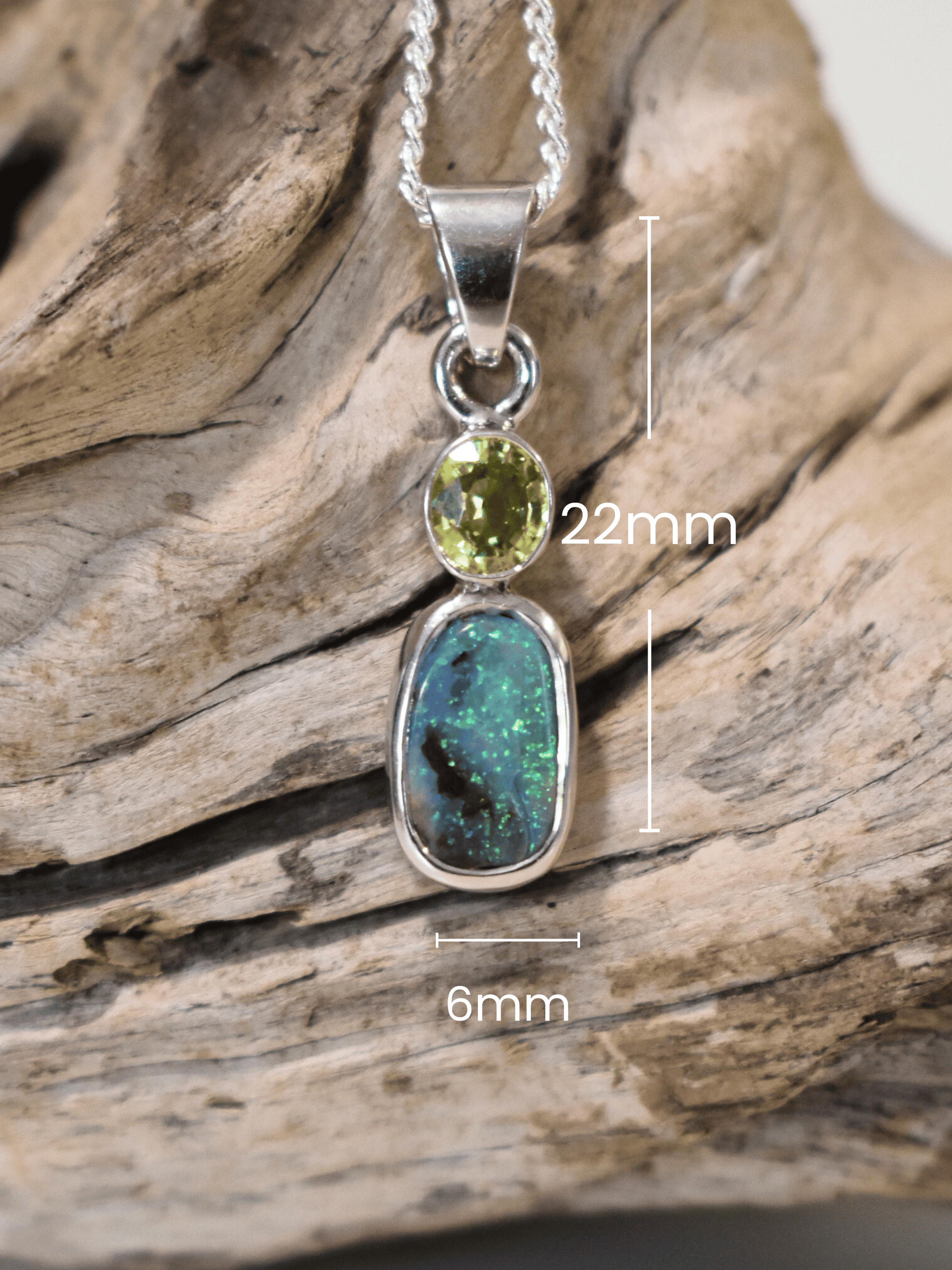 Australian_Boulder_Opal_with_Queensland_Yellow_Sapphire_Silver_Pendant measurements