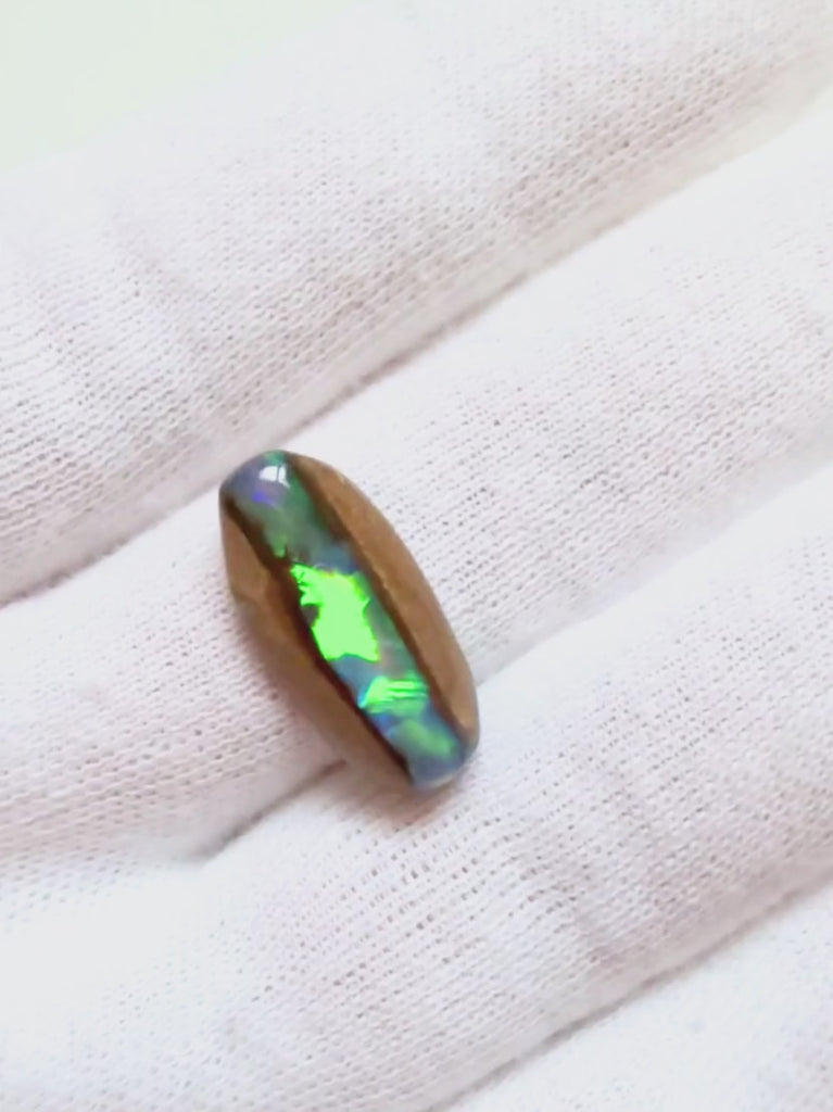 Australia Pipe Opal vibrant green and blue video