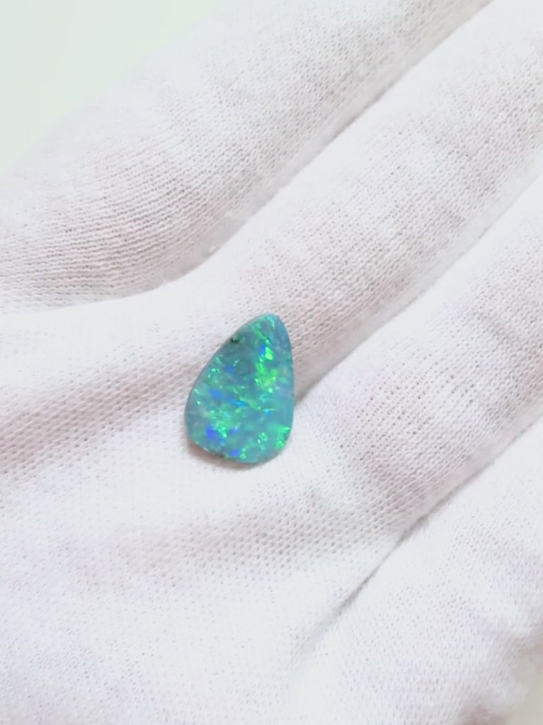 Aqua colour Australian Boulder Opal Video